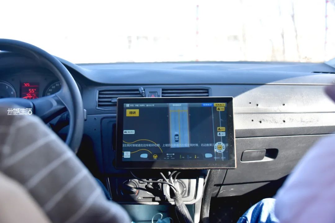 新疆智慧駕培之快鴨智能機器人教練7.2